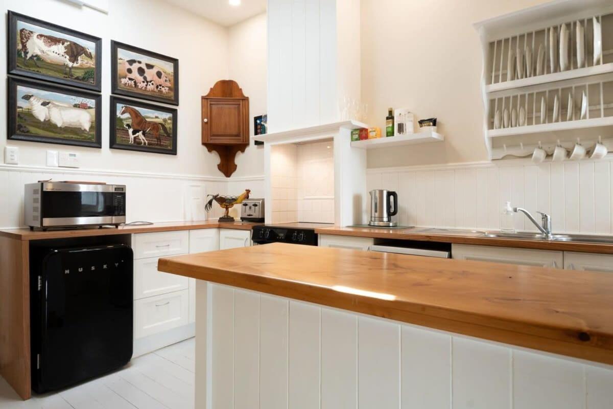 Charming On Charles Villa Launceston Bagian luar foto