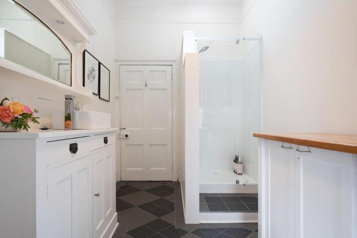 Charming On Charles Villa Launceston Bagian luar foto